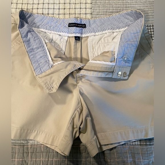 🇺🇸 Tommy Hilfiger Khaki Shorts Size 12 - Picture 4 of 10
